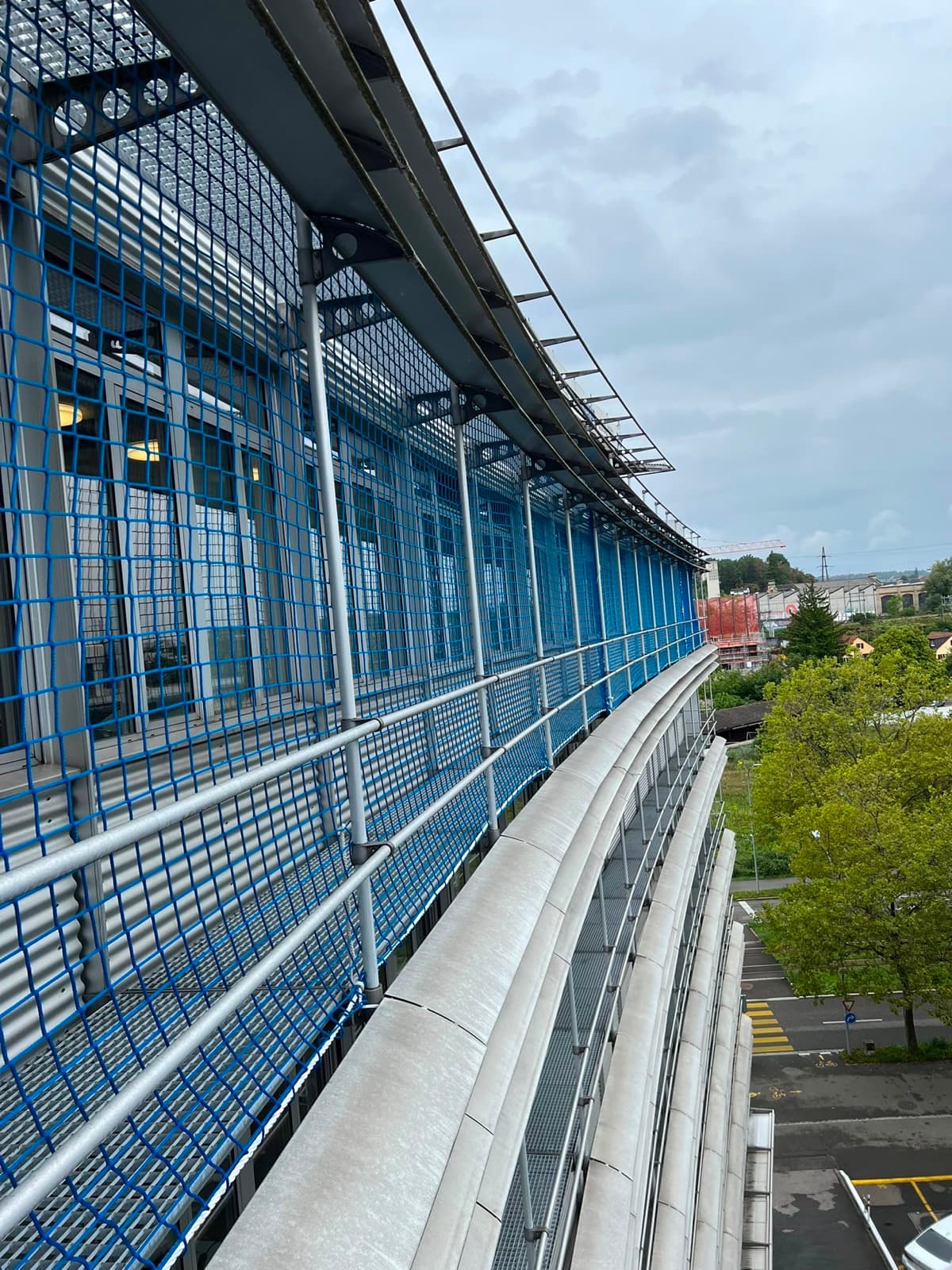 Schulgebäude – Balkonsicherung an einer Schule